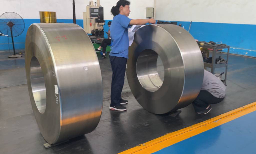 الطرد المركزي يلقي خواتم لفة الصلب